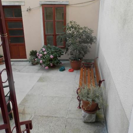 Vintage Pula Apartment ภายนอก รูปภาพ