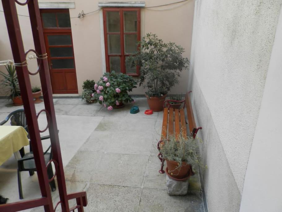 Vintage Pula Apartment ภายนอก รูปภาพ